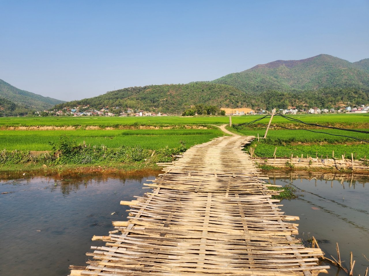 7-Day Northwest Vietnam Cycling Tour: Lai Chau to Moc Chau Adventure
